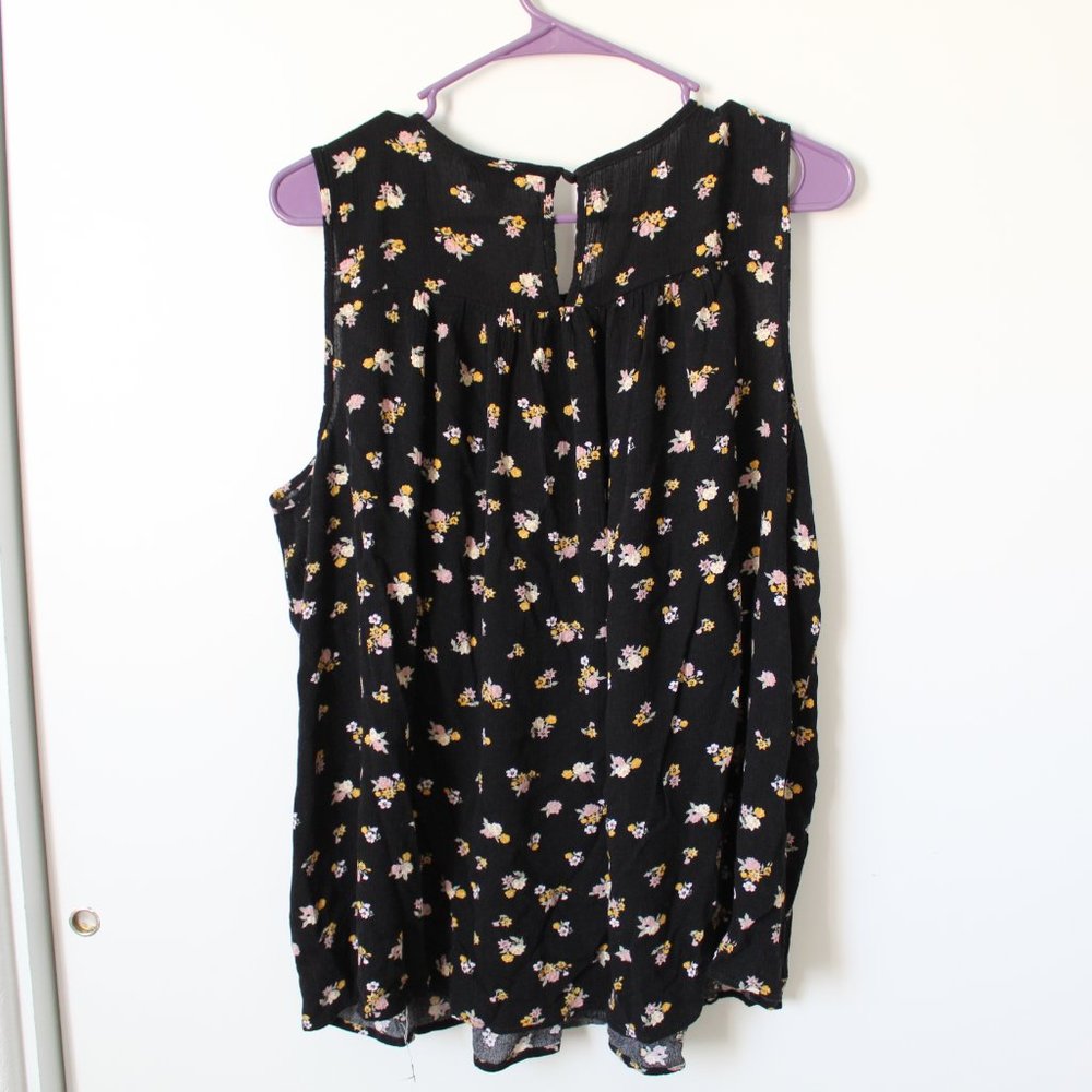 TORRID BLACK AND YELLOW FLORAL CRINKLE GAUZE SMOKE TANK - Picture 2 of 3